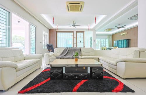 Country Heights Villa | Serene Pool Villa -Luxury Stay with Relaxing Vibes -Clover Home