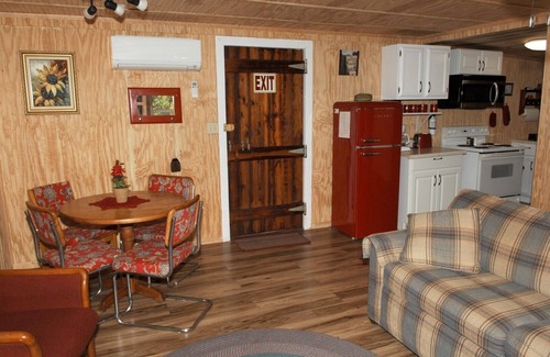 Taswell Cottage | Serene Porch Retreat Amidst Hoosier National Forest near Patoka Lake