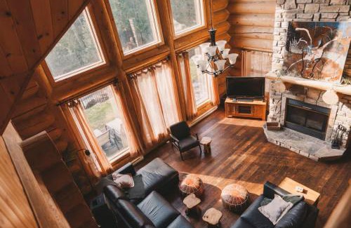 Fiddler Lake Resort Ski Chalet | Serene Private Escape, Pool, Hot Tub, Sauna, Views
