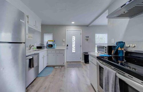 North Charleston House | Serene Private Renovated Charleston Getaway