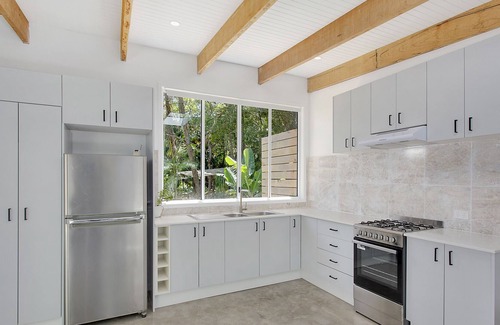 Arakoon Villa | Serene Rainforest Chalet: Escape to Arakoon's Lush Retreat.