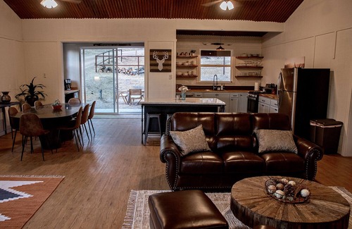 San Luis Obispo House | Serene Ranch Retreat amongst the oaks set on an 165 acres property.