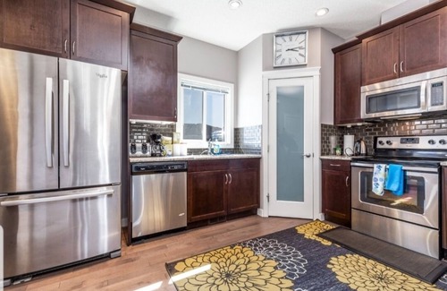 Calgary House | Serene & Relaxing Home With King Bed, Near Calgary Airport