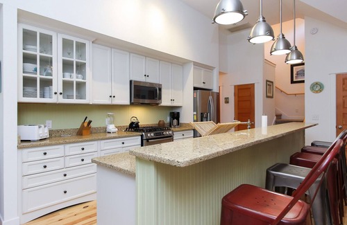 Duck House | Serene Sanderling Beach Cottage Steps from beach w/community pool - Duck