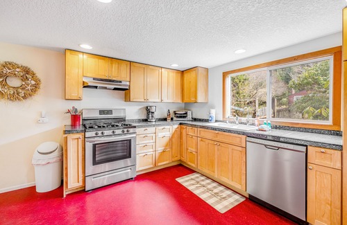 Cloverdale House | Serene Sandlake Bayfront Home with WiFi & Private Hot Tub - Dogs Welcome