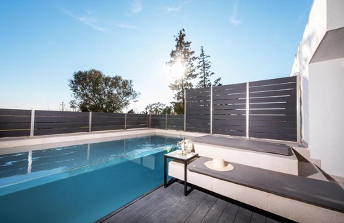 Nea Iraklia Villa | Serene seafront villas
