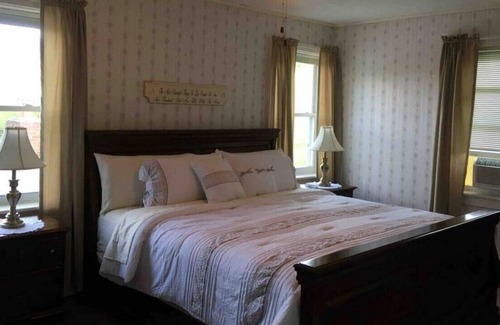 Tyrone House | Serene Sinking Valley Retreat--Main House