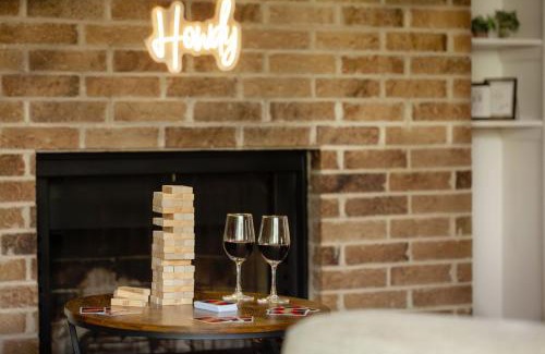South Congress Apartment | Serene SoCo Escape, Walk to Cafes and Free Parking
