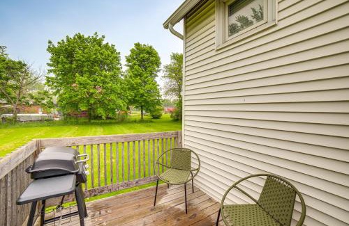 South Haven House | Serene South Haven Retreat with Deck 1 Mi to Dtwn!