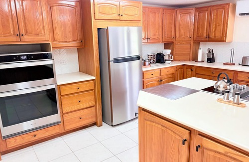 Bodden Town House | Serene, Spacious Home – Minutes away from Beach