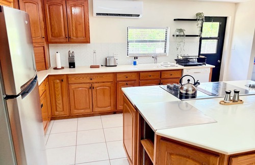 Bodden Town House | Serene, Spacious Home – Minutes away from Beach