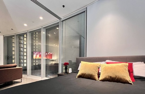 Vauxhall Apartment | Serene & Spacious River View ~ VIP Luxury suite