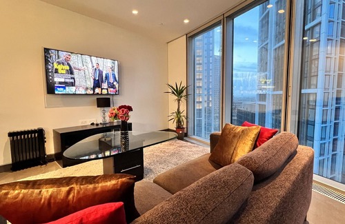 Vauxhall Apartment | Serene & Spacious River View ~ VIP Luxury suite