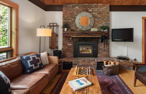 Stowe Hollow House | Serene Stowe Retreat Nestled in the Woods