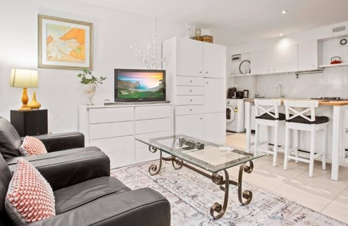 Seaforth Apartment | Serene Studio surrounded by Nature