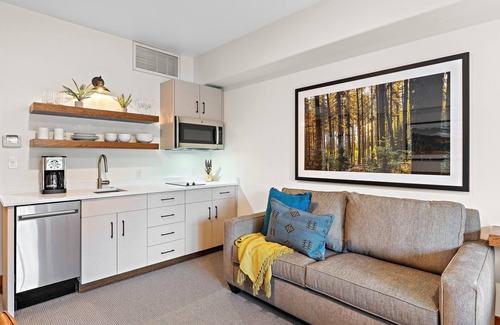 Tamarack Apartment | Serene Studio with Balcony