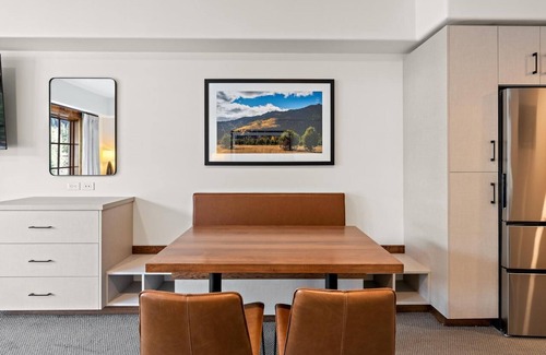 Tamarack Apartment | Serene Studio with Balcony