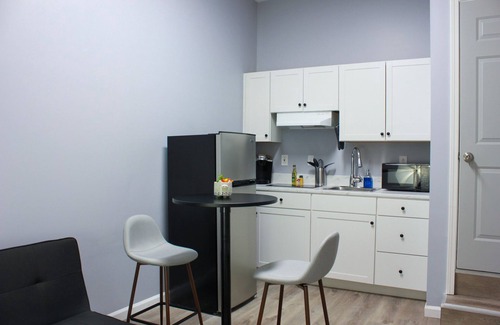 Charlotte House | ★Serene & Stylish ADU★ | Mins to UNCC | ♛Queen Bed