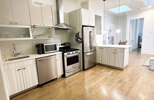 Bushwick Apartment | Serene Sunny Spacious 3-bedroom apartment with – Near Subway, Shops & Dining