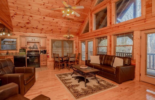 Hemlock Hills Cabin | Serene Surroundings, Soothing Soaks & Fireside Sips Near the Crafts Community - Queen's Log Cabin