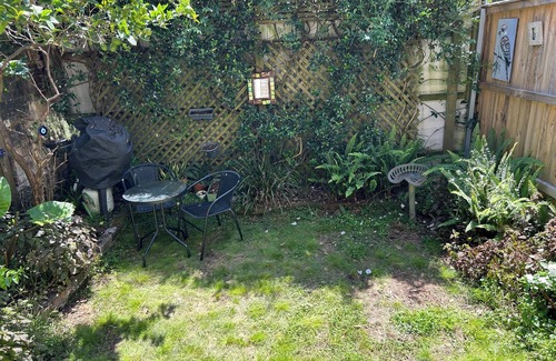 Balmain House | Serene Sydney water views in safe harbourside setting near city, pet-friendly