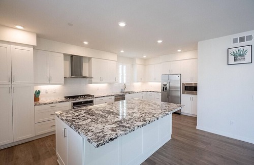Irvine House | Serene Townhome at The Pools/3b3.5b 3 Balconies with WiFi, AC in lovely Irvine