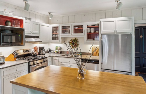 South Pomfret House | Serene Vermont Retreat: Ski,golf, Relax, and Reconnect!