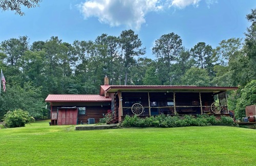 Farmerville House | Serene Waterfront Home on Lake D'Arbonne