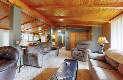 Nekoosa House | Serene Waterfront Home w/Provided Kayaks, Beach Area, Dock, Grill & Ping Pong