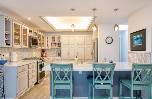 Blaine House | Serene Waterfront Retreat
