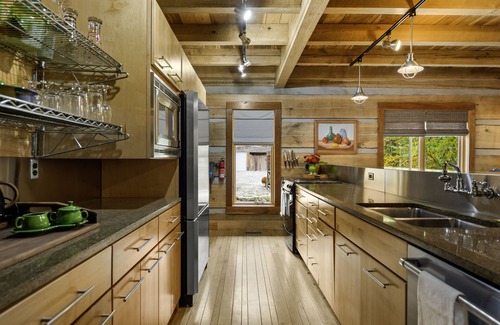 Unionville Cabin | Serene Winter Escape: Hiking Trails & A-List Amenities, Brown County & B-town