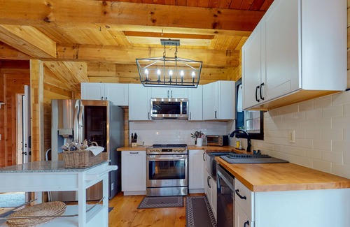 Clarkesville Cabin | Serene Wooded Escape near the Lake W/ Free WiFi, Wraparound Deck, & Balcony