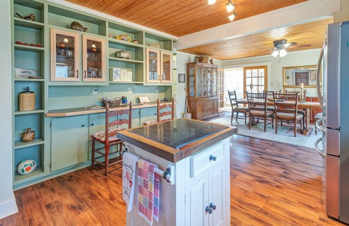 Mills River House | Serene, wooded setting close to Asheville/Hendersonville/Brevard!