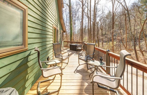 Mills River House | Serene, wooded setting close to Asheville/Hendersonville/Brevard!