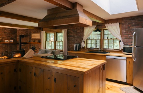 East Haven  Rutland County House | Serene Woodland Retreat | Leaf-Peeping Paradise This Autumn, VT. 20 min to Killington/14 to Pico.