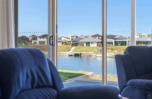 Nangkita House | Serenity 24 Tyro St Hindmarsh Island