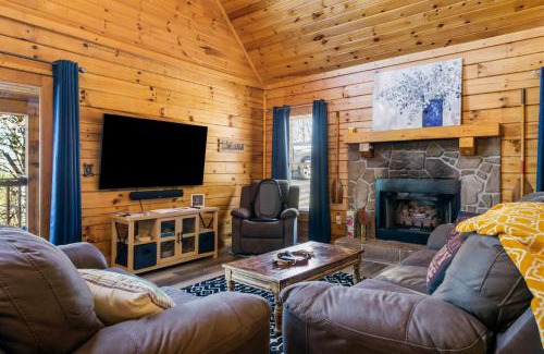 Sevierville House | Serenity, A Rustic Log Cabin Retreat