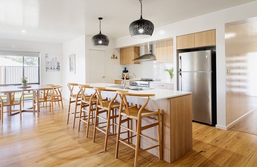 Emerald Beach House | Serenity Bay Retreat - Luxury Coastal Living