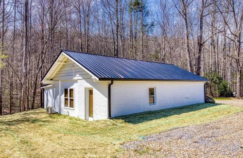 Cosby House | Serenity Brook- Pickleball Court, Creek, WIFI, Mountain Views, Starting at 99