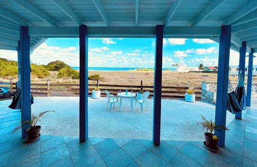 Harrismith House | Serenity by the Sea: Ocean Front Villa with Pool