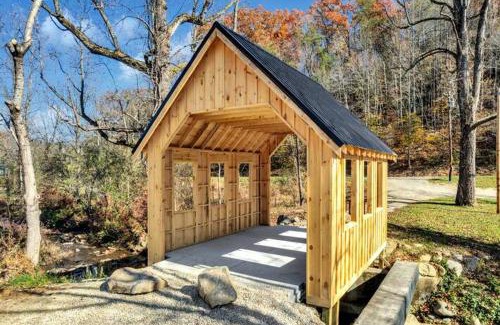 Cosby House | Serenity Cottage, Pickleball Court, Creek, WIFI, Mountain Views, Starting at 79"
