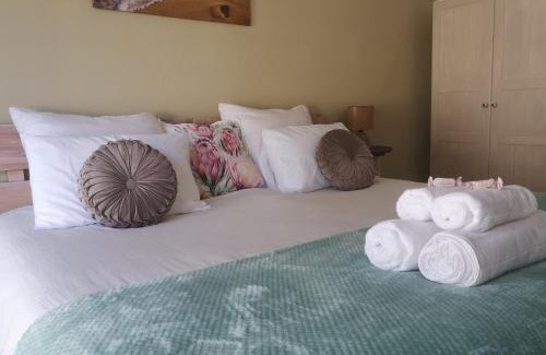 Walmer House | Serenity Cove-The Royal Jewel Room