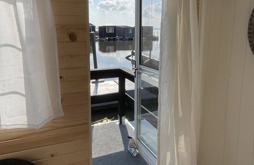 Sandusky Boat Rental | Serenity Escape at SoLSTAY