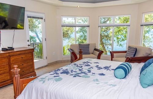 Roatan Villa | Serenity House, secret paradise facing the sea.