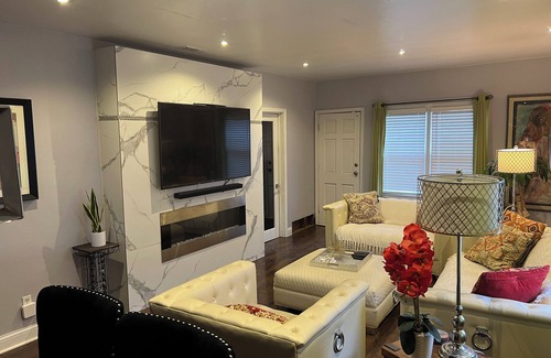 Milwaukee House | Serenity - Loft Style Near Downtown & Freeway