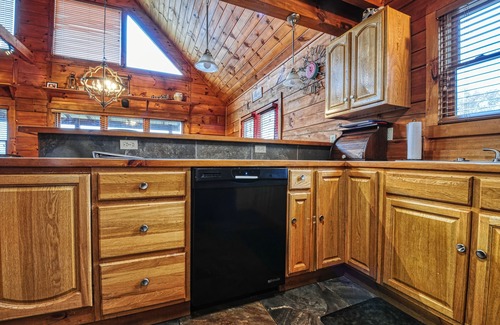 Sevierville Ski Chalet | Serenity Mountain Chalet - Secluded property with beautiful view of the Smokies