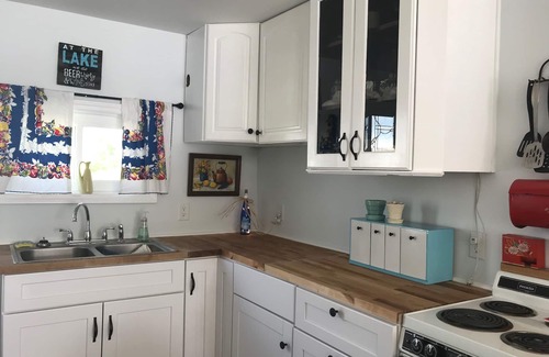 Springport Cottage | Serenity Now Lake Cottage - Cozy, Peaceful Mid-Michigan Retreat