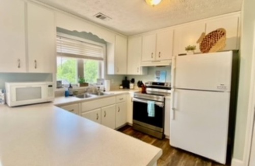 Lake Oconee House | Serenity on Lake Sinclair 3bd 2bth Sleeps 11, Dock, Firepit, +On-Site Boat Ramp!
