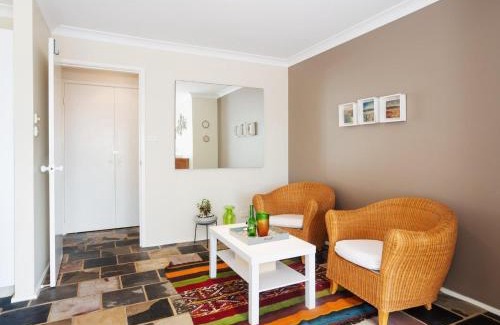 Corlette House | Serenity Peaceful house with air con Netflix and WI-FI