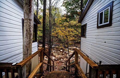 Lincoln Cabin | Serenity Peaks: Discover Cathedral Ledge at the Pemi Cabins!